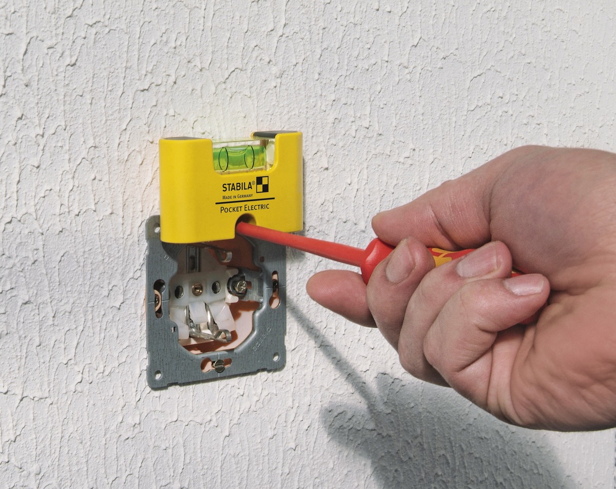 STABILA Уровень Stabila тип Pocket Electric (1гориз., точн. 1мм/м) с чехлом на пояс на блистере